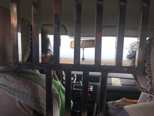 新疆ウイグル自治区の檻タクシー