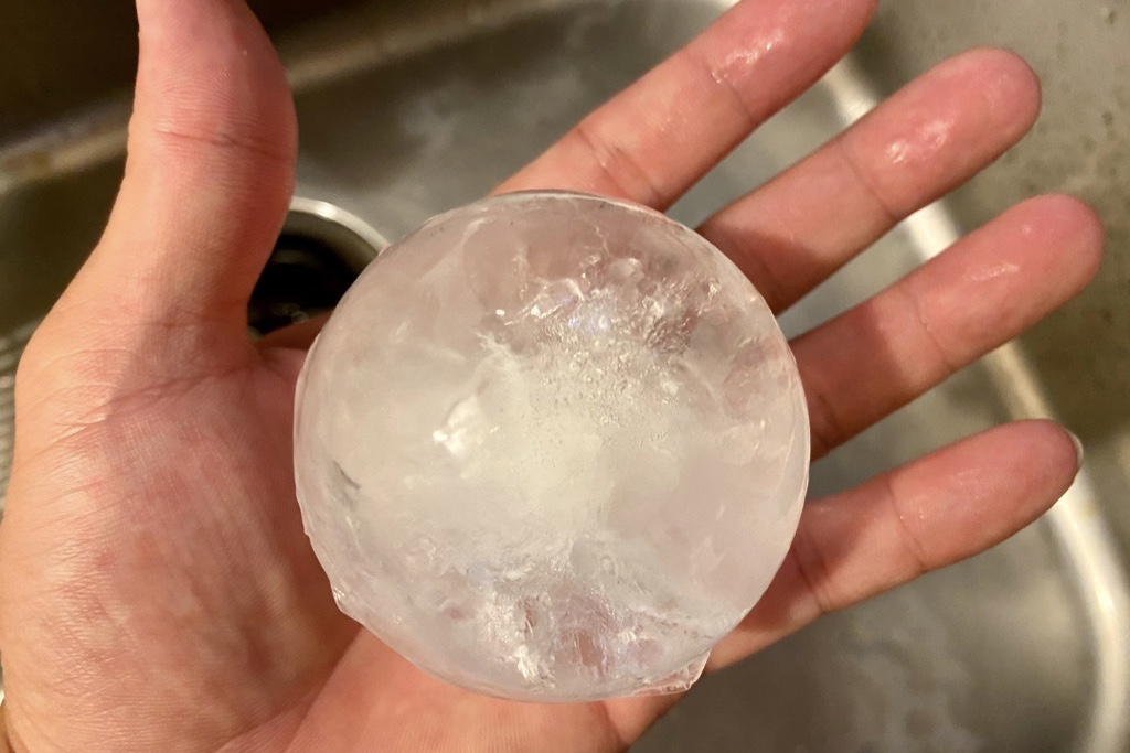 yukiponで作った大きくて丸い氷