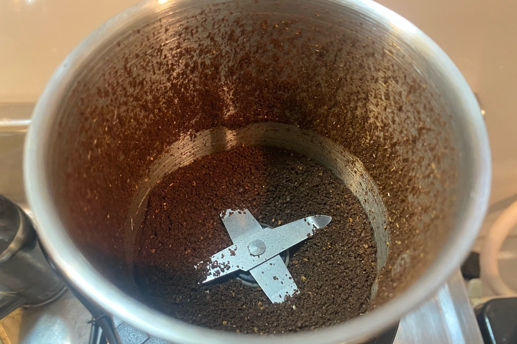 HadinEEonの電動コーヒーミルで挽いたコーヒー豆